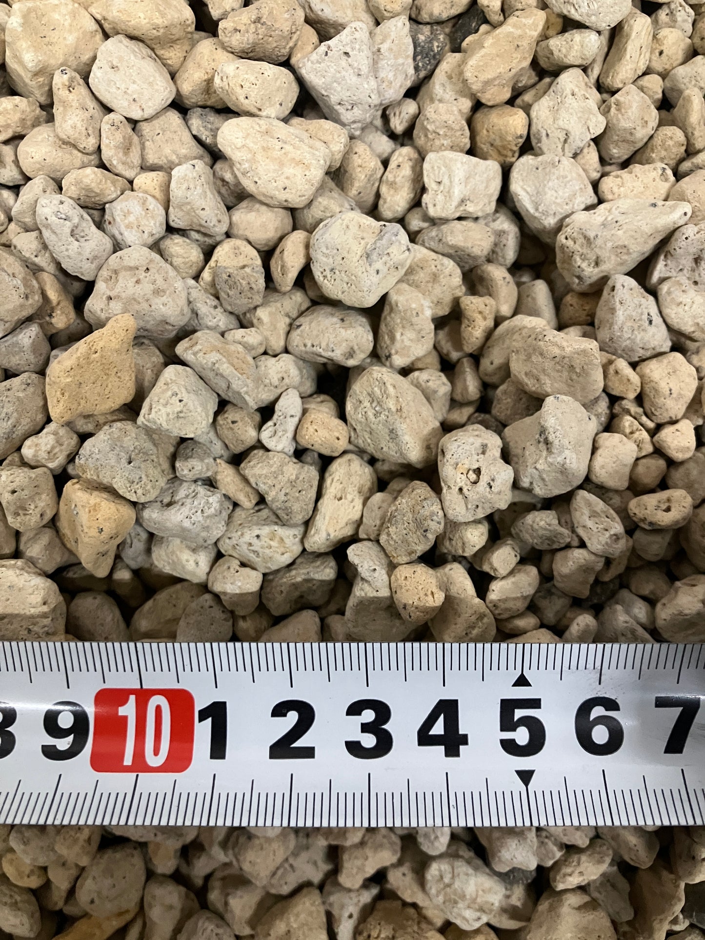 鉢底石 （日向土 中粒)　約0.8L